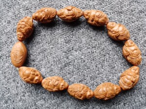 橄榄核雕,水良本工,12弥勒橄榄核,已包浆,无补无裂,油上多