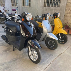 本田小龟80cc踏板燃油摩托车