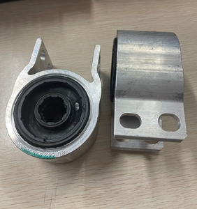 适用别克昂科威探界者三角臂大胶套前悬挂臂衬套下支臂胶套原装