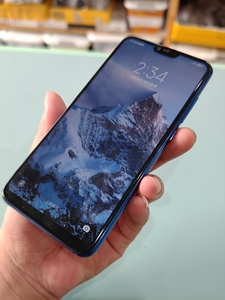 小米8 青春版 梦幻蓝 6gb 64gb 8成  镜面渐变a