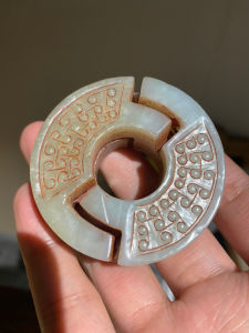 清代和田白玉玉佩,蚩尤环.玉质细腻,伴有部分糖色.造型独特