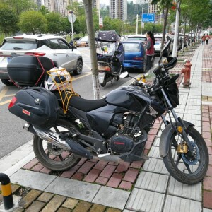 车主私人发布五羊本田幻影150,改装海拉透镜照路效果很好,加