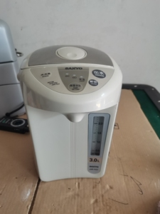 sanyo三洋恒温壶 电热水壶 3.0l 很少用了 成色如图