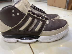 阿迪达斯比卢普斯