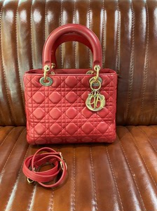 dior/迪奥戴妃5格红色金扣羊皮手提包有肩带成色不错 公价