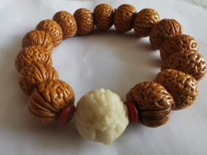 桃核芭蕉扇中开脐15颗,尺寸20mm手串,(鲨鱼背桩形)已包