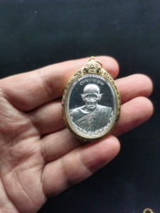 泰国佛牌龙婆瑞2555年纯银自身 金壳萨玛空卡