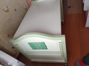 拉比品牌婴儿床,还可当书桌,没用过几次,9层新,只限蚌埠市自