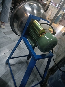 椰子刨机/椰子肉磨粉机/粉碎机/椰蓉机/海南清补凉制作挖椰肉