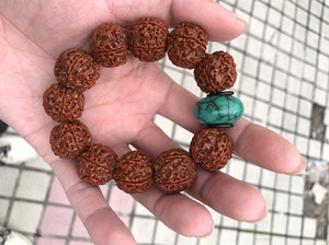 大金刚配饰面包圈