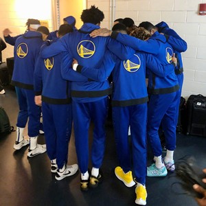 国外专柜正品:球员版gi 勇士队 出场服外套