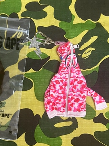 bape abc 迷彩 鲨鱼外套 钥匙扣 粉色