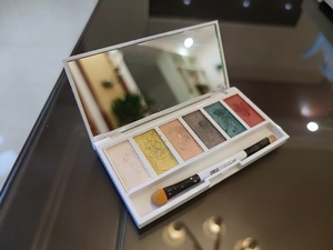 雅姿城市系列-巴黎一见倾心眼影盘(蜜桃星光)