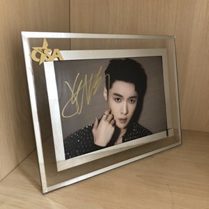 张艺兴亲笔签名照gq盛典签