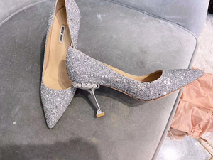 miumiu银色高跟鞋,跟高7.5cm,仅结婚穿一次,想要可