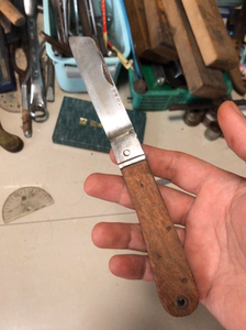 日本本驹烧刃电工刀,字不太清晰了(可闲鱼自行搜索同款查看)