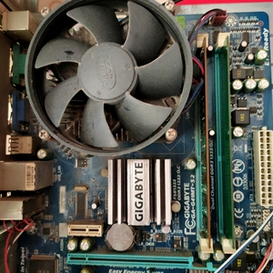 技嘉主板,型号ga- g41mt-s2,正常使用,送亮机u