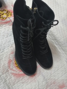 欧嘉品牌女鞋,几乎全新,38码,磨砂真皮,鞋跟8厘米左右,去