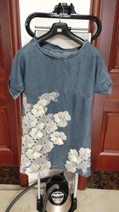 裂帛牛仔连衣裙，立体蕾丝绣花，韩版M吗，正常吗，宽松版型，适