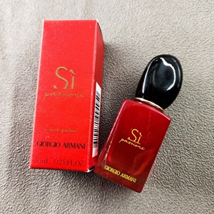 阿玛尼红色挚爱香水小样7ml快回新加坡了,自己平时囤下的香水