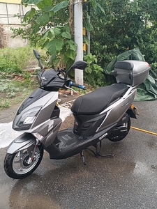 三本踏板摩托车