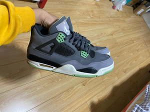 aj4黑绿
