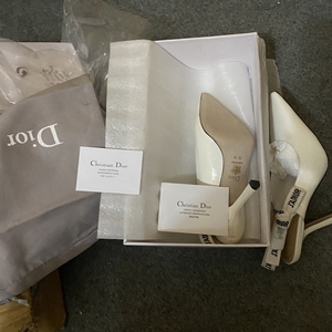 000人付款淘宝dior女士高跟鞋,全新38码,鞋盒标签掉了特价五折出,本地