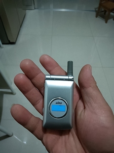 波导s2000手机挺新的,电池是改装好电芯的,手机开机小屏幕