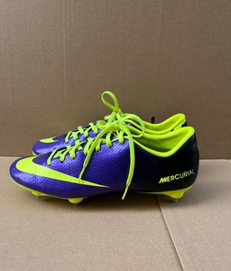 耐克刺客9代足球鞋