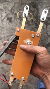 碳阻焊钳，用于大空间作业。用扁铜碳棒打磨坡口更好的接触铜管面