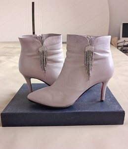 艾西女鞋,38码,9.5新,鞋底都没怎么磨.