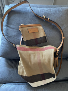 burberry巴宝莉小号水桶子母包,棕色配皮,皮背带上又打