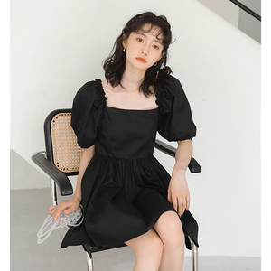 以纯连衣裙女夏季小个子中裙子暗黑系百褶裙方领小黑裙高腰短袖娃