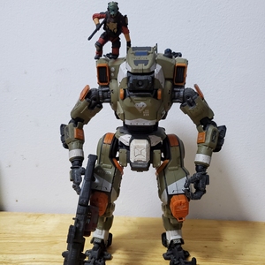 出麦克法兰 泰坦陨落2 bt7274,配件少了个火箭巢,想要