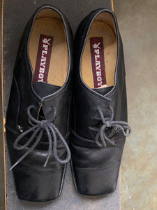 playboy男士正装皮鞋42码,真皮,甩!甩!甩!成都市本