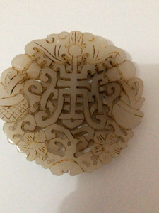 寿字圆玉佩.直径10厘米