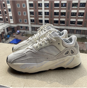 adidas yeezy 700 椰子700 奶白 米白复古