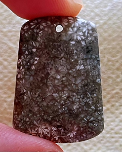 珊瑚玉黑底白枫叶,满80包邮,标价即卖价.