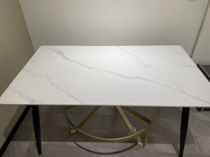 斯可馨岩板餐桌,居然之家购买,全新未拆封,1.4米,买大了