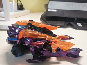 机甲兽神末日战神,头顶角有小处断裂,其余无损,成色如图,汽车