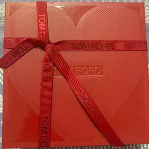 汤姆福特TF黑管口红礼盒，16和12号，颜色见图，是两款经典