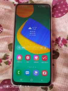 三星f52拆封全新1500原价1599元,买了不到三天想出售