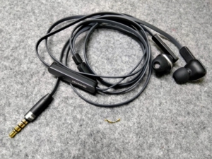 华为am175圈铁耳机,喇叭一圈一铁,效果超好.