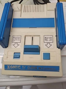 台湾胜天8800fc游戏机,全机集成电路,才换的软手柄线,带