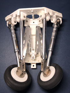 飞翼f16 90涵道后起落架,无收放电装,之前重着陆过,连接