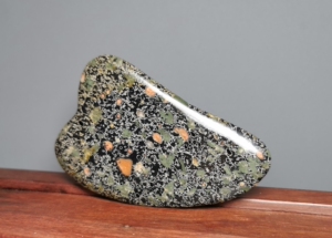 精品安山岩玉梅花玉 刮痧板