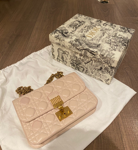 迪奥中号 dioraddict粉色藤格纹小羊皮翻盖单肩包