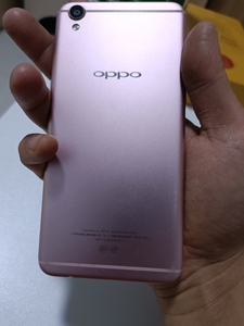oppor9m  玫瑰金,4 64g  屏幕小瑕疵,有亮点.
