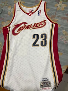 正品骑士队小皇帝詹姆斯mn复古白色球衣,克利夫兰骑士夺冠球衣