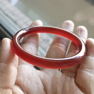 54/558715天然巴西红色冰红车厘子红美人条玛瑙玉髓马料手镯